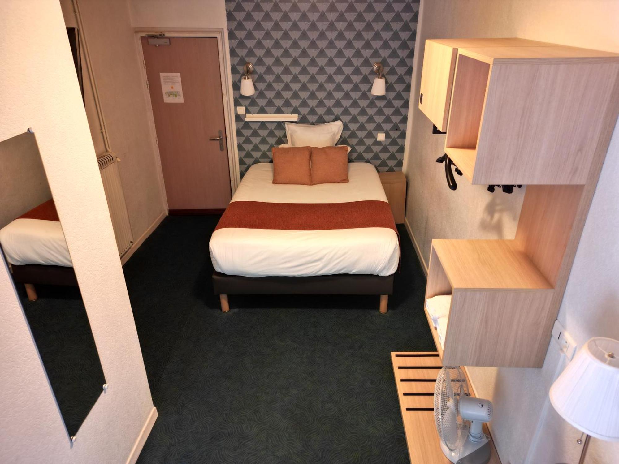 Contact Hotel Les Platanes Villeneuve Sur Lot Centre Экстерьер фото