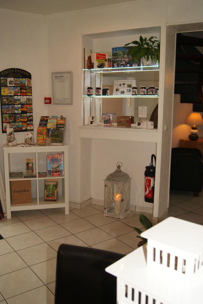 Contact Hotel Les Platanes Villeneuve Sur Lot Centre Экстерьер фото